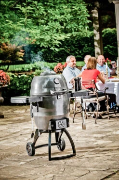 Broil King KEG 5000 Holzkohlegrill -Rosle Grills Geschaft 11892 broil king keg 5000 lifestyle 911470