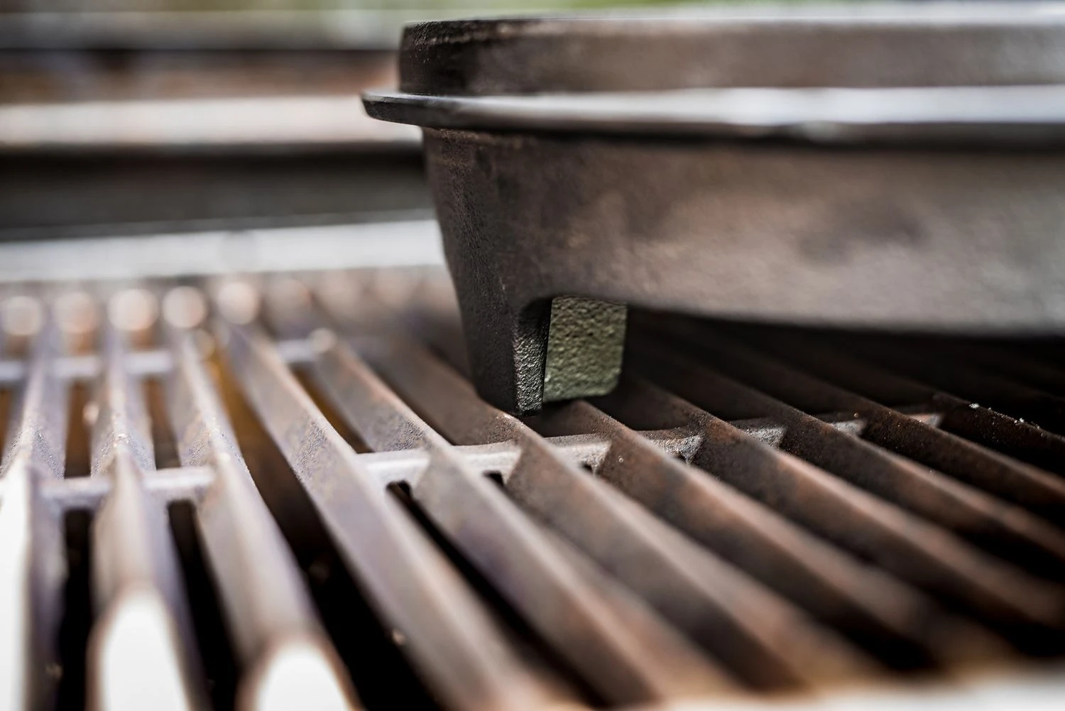 Grillfürst Dutch Oven Set BBQ Edition DO4 - X-DEAL Inkl. Tragetasche / Aufbewahrungstasche, Gusseisen Pflege Und Deckelheber 4 Grillfürst Dutch Oven Set BBQ Edition DO4 - X-DEAL Inkl. Tragetasche / Aufbewahrungstasche, Gusseisen Pflege Und Deckelheber – Bild 4