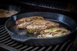 Grillfürst XXL Dutch Oven Set: Starterpaket Gusseisen - X-DEAL Mit 2 X Dutch Oven, 2 X Gusseisen Pfanne, 2x Tragetasche, Ringreiniger, Gusseisen Pflege Und Bambus-Kochlöffel -Rosle Grills Geschaft 20079 Grillfuerst Gusseisen Pfanne 1 Gri 1 1591098651