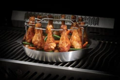 Napoleon Edelstahl Hähnchenkeulen Halter Inkl. Schale -Rosle Grills Geschaft 56032 Foldable Chicken Grilling Rack Topper In Use