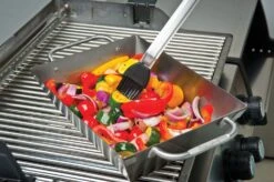 Broil King Gemüse Grillkorb Premium, Edelstahl 26 X 18cm 5 Broil King Gemüse Grillkorb Premium, Edelstahl 26 X 18cm -Rosle Grills Geschaft 6708 Broil King Wok 69818 lifestyle 03
