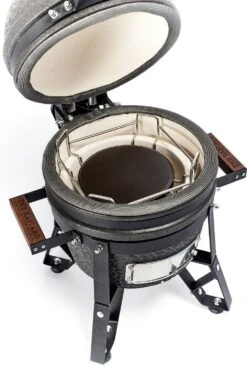 The Bastard Keramikgrill Urban Small - Schwarz Matt - Modell 2023 -Rosle Grills Geschaft Bastard Keramikgrill Urban Small Hitzeschild BU206