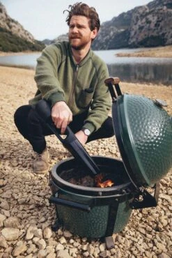 Big Green Egg Looftlighter X - Akkubetriebener Grillanzünder 13 Big Green Egg Looftlighter X - Akkubetriebener Grillanzünder -Rosle Grills Geschaft Big Green Egg Looftlighter X Egg Keramikgrill Lifestyle