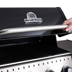 Broil King Baron 490 Black Gasgrill Inkl. Drehspieß - Modell 2023 - SMART Deal Inkl. Grillfürst Grill Control -Rosle Grills Geschaft Broil King Gasgrill 875282 BARON490 ACTION 01