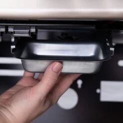 Broil King Baron 490 Black Gasgrill Inkl. Drehspieß - Modell 2023 - SMART Deal Inkl. Grillfürst Grill Control -Rosle Grills Geschaft Broil King Gasgrill 875282 BARON490 DRIP TRAY 01