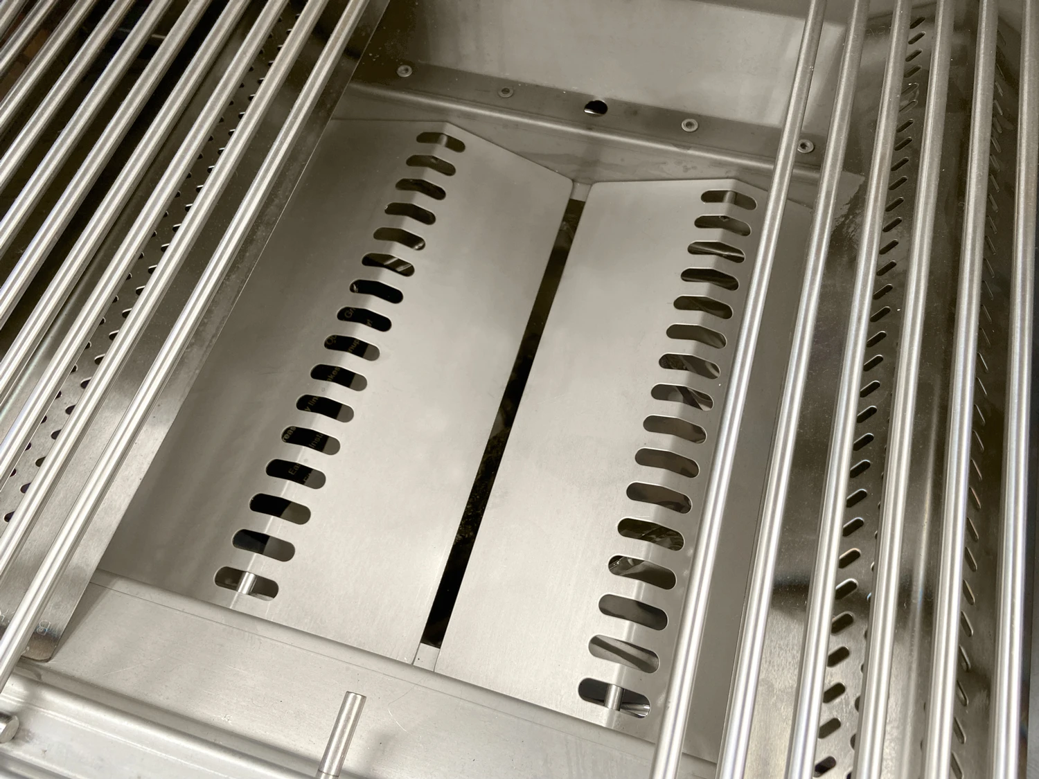 BULL 7 Burner Premium Gasgrill - Einbaugrill Mit Infrarot Mit Backburner, Seitenkocher Und Rotisserie 4 BULL 7 Burner Premium Gasgrill - Einbaugrill Mit Infrarot Mit Backburner, Seitenkocher Und Rotisserie – Bild 4