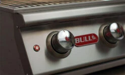 BULL Diablo - Gasgrill Mit Infrarot Backburner Und Rotisserie -Rosle Grills Geschaft Bull Diablo Standgeraet Bedienknoepfe 6248CEBU Stand