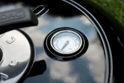 CADAC Camping Gasgrill Carri Chef 50 / BBQ Plancha + Dome - 50 Mbar -Rosle Grills Geschaft CADAC Carri Chef Deckel Thermometer