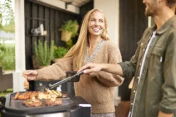 COZZE Plancha 600 / Plancha Grill Mit 2 Gusseisen Grillplatten -Rosle Grills Geschaft COZZE Plancha 600 Lifestyle