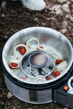 Cobb Grill Premier Gas Deluxe 2.0 - Gasgrill - Kartuschenanschluss - Modell 2023 -Rosle Grills Geschaft Cobb Grill Premier Gas Deluxe Innenschale zum Garen Beilagen