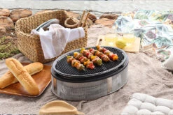 Cobb Griddle+ Grillplatte Für Cobb Grill Supreme - 2-teilig -Rosle Grills Geschaft Cobb Supreme Griddle Plus Lifestyle01