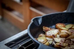 Grillfürst Gusseisenpfanne Mit Stielgriff Ø 25 Cm 10 Grillfürst Gusseisenpfanne Mit Stielgriff Ø 25 Cm -Rosle Grills Geschaft Grillfuerst Ausgiesser Gusseisen Pfanne 4