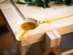 Grillfürst Grill Beistelltisch / Klapptisch Mit Abnehmbaren Schneidebrett 63 Cm X 40 Cm -Rosle Grills Geschaft Grillfuerst Bambus Grilltisch Schneidbrett Saftrinne