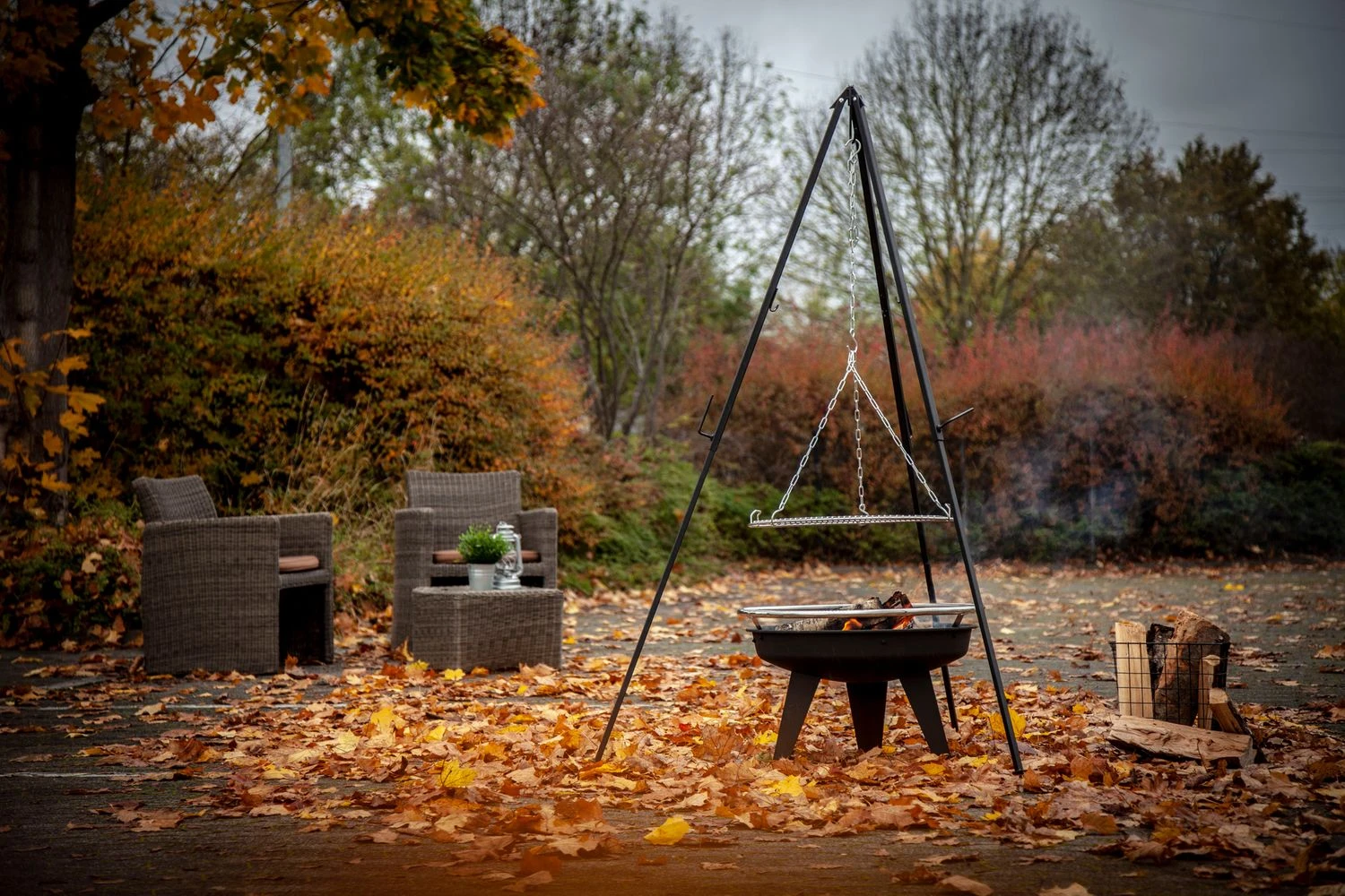 Grillfürst Dreibein Für Dutch Oven Oder Schwenk Grillrost / Höhenverstellbar, Inkl. Kette Und Haken 2 Grillfürst Dreibein Für Dutch Oven Oder Schwenk Grillrost / Höhenverstellbar, Inkl. Kette Und Haken – Bild 2