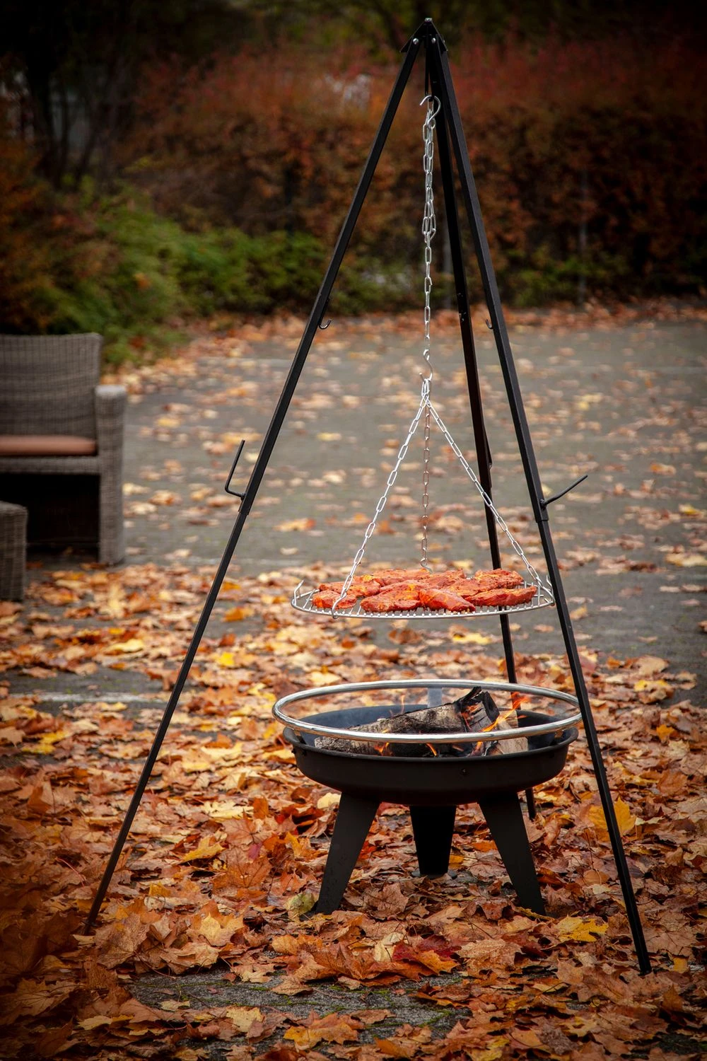 Grillfürst Dreibein Für Dutch Oven Oder Schwenk Grillrost / Höhenverstellbar, Inkl. Kette Und Haken 5 Grillfürst Dreibein Für Dutch Oven Oder Schwenk Grillrost / Höhenverstellbar, Inkl. Kette Und Haken – Bild 5