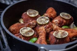 Grillfürst Dutch Oven BBQ Edition DO4 -Rosle Grills Geschaft Grillfuerst Dutch Oven BBQ Edition Haehnchen web