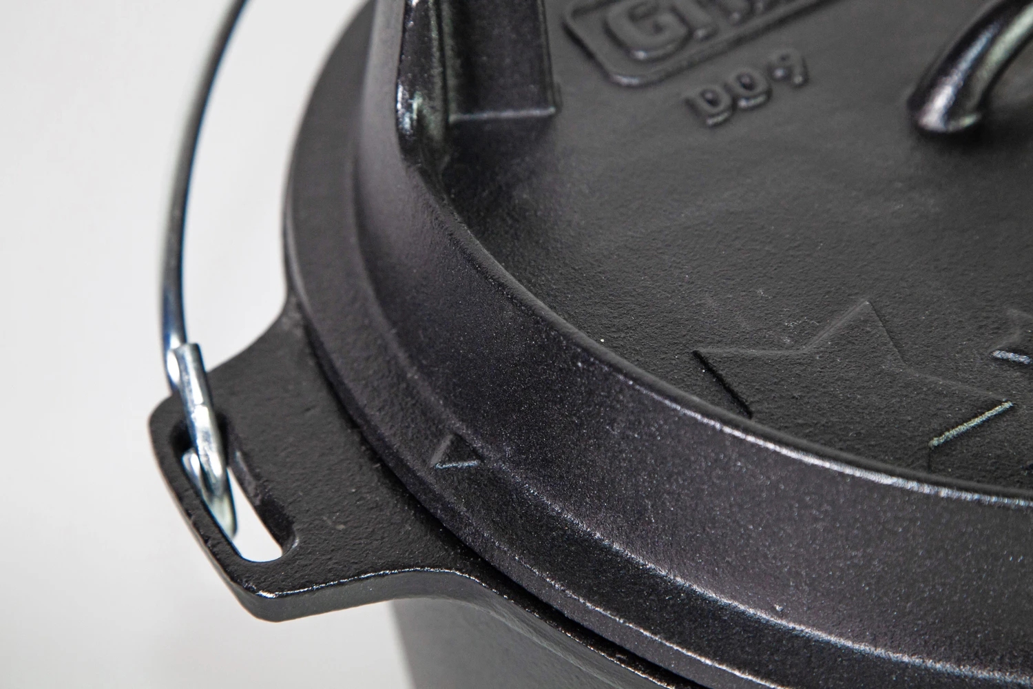 Grillfürst XXL Dutch Oven Set: Starterpaket Gusseisen - X-DEAL Mit Dutch Oven DO9+DO4, Kastenform BK4, Gusseisenpfanne Ø 30 Cm - Inkl. Großem Zubehörpaket 15 Grillfürst XXL Dutch Oven Set: Starterpaket Gusseisen - X-DEAL Mit Dutch Oven DO9+DO4, Kastenform BK4, Gusseisenpfanne Ø 30 Cm - Inkl. Großem Zubehörpaket – Bild 15