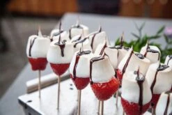 Grillfürst Fingerfood Set: Gemüsekorb Edelstahl, Fingerfood Spießeinsatz Und 100 Holzspieße -Rosle Grills Geschaft Grillfuerst Finger Food Marshmallow Erdbeer Spiesse