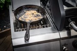 Grillfürst G310E 3-Brenner Gasgrill Mit Hochtemperaturbrenner Und Edelstahl Rosten -Rosle Grills Geschaft Grillfuerst Gasgrill G310E Gusspfanne Steakzone