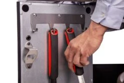 Grillfürst G750E Grill Control Edition 7-Brenner Doppelkammer - Gasgrill Mit Grill Control, Hochtemperaturbrenner, Seitenkocher, Heckbrenner Und Edelstahl Rosten -Rosle Grills Geschaft Grillfuerst Gasgrill G750E Besteckhaken Leiste