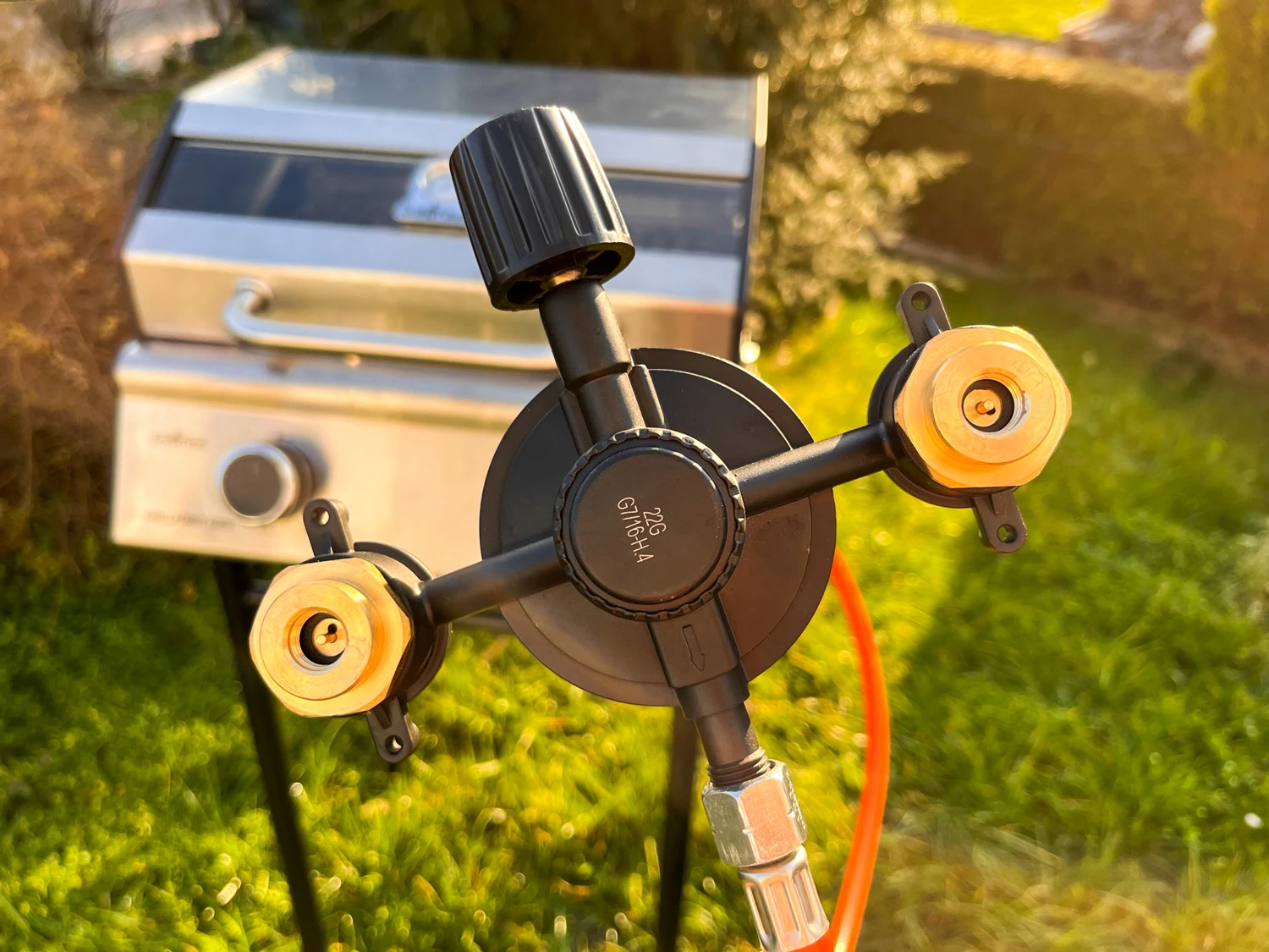 Grillfürst Kombi Kartuschen-Druckregler 30 Mbar - Für Den Anschluss Von 2 Gaskartuschen 1 Grillfürst Kombi Kartuschen-Druckregler 30 Mbar - Für Den Anschluss Von 2 Gaskartuschen