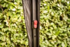 Grillfürst Pop-Up Pavillon / Grillpavillon / Gartenpavillon / Grillzelt 3x3m V3 - Mit Rauchabzug -Rosle Grills Geschaft Grillfuerst Pavillon Arretierung