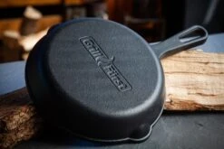 Grillfürst Gusseisenpfanne Mit Stielgriff Ø 25 Cm 13 Grillfürst Gusseisenpfanne Mit Stielgriff Ø 25 Cm -Rosle Grills Geschaft Grillfuerst Pfannen Rueckseite 5