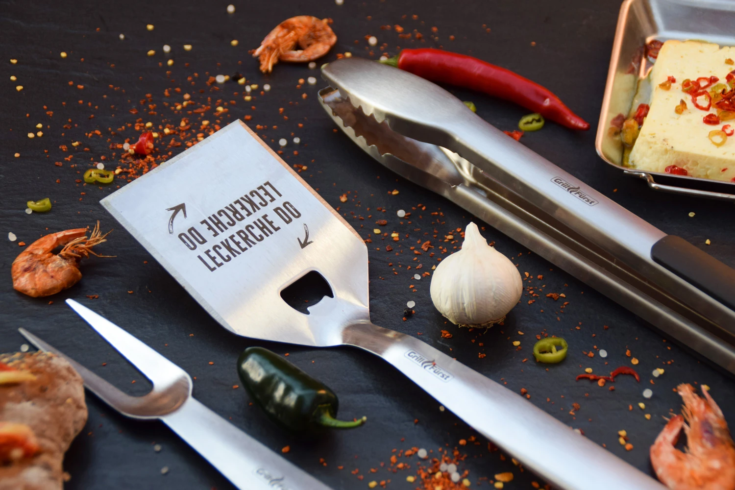 Grillfürst Premium Grillbesteck Set Mit Grillzange, -Wender Und -Gabel - 1. FC Köln Edition 8 Grillfürst Premium Grillbesteck Set Mit Grillzange, -Wender Und -Gabel - 1. FC Köln Edition – Bild 8