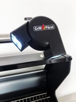 Grillfürst Universal LED Grilllampe / Grilllicht / Grifflicht - Mit 2 Schwenkbaren Leuchtköpfen -Rosle Grills Geschaft Grillfuerst Universal Grillampe verstellbar