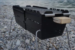Knister Grill Original - Ausziehbarer Holzkohle Kompaktgrill -Rosle Grills Geschaft Knister Grill Beine auf Steinen
