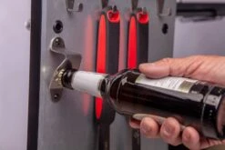 Grillfürst G410G 4-Brenner Gasgrill - 1. FC Köln Edition - Gusseisenroste -Rosle Grills Geschaft Koeln Grill Flaschenoeffner Unterschrank Tuer