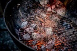 Männerglut Kokos - 10 Kg Grillbriketts Aus Kokosnuss-Schalen 9 Männerglut Kokos - 10 Kg Grillbriketts Aus Kokosnuss-Schalen -Rosle Grills Geschaft Maennerglut Briketts Kokosnuss