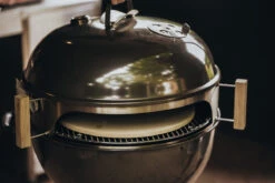 Moesta Smokin' PizzaRing - Pizza-Set (60cm) -Rosle Grills Geschaft Moesta Pizzaring Pizzaset Anwendung02 1