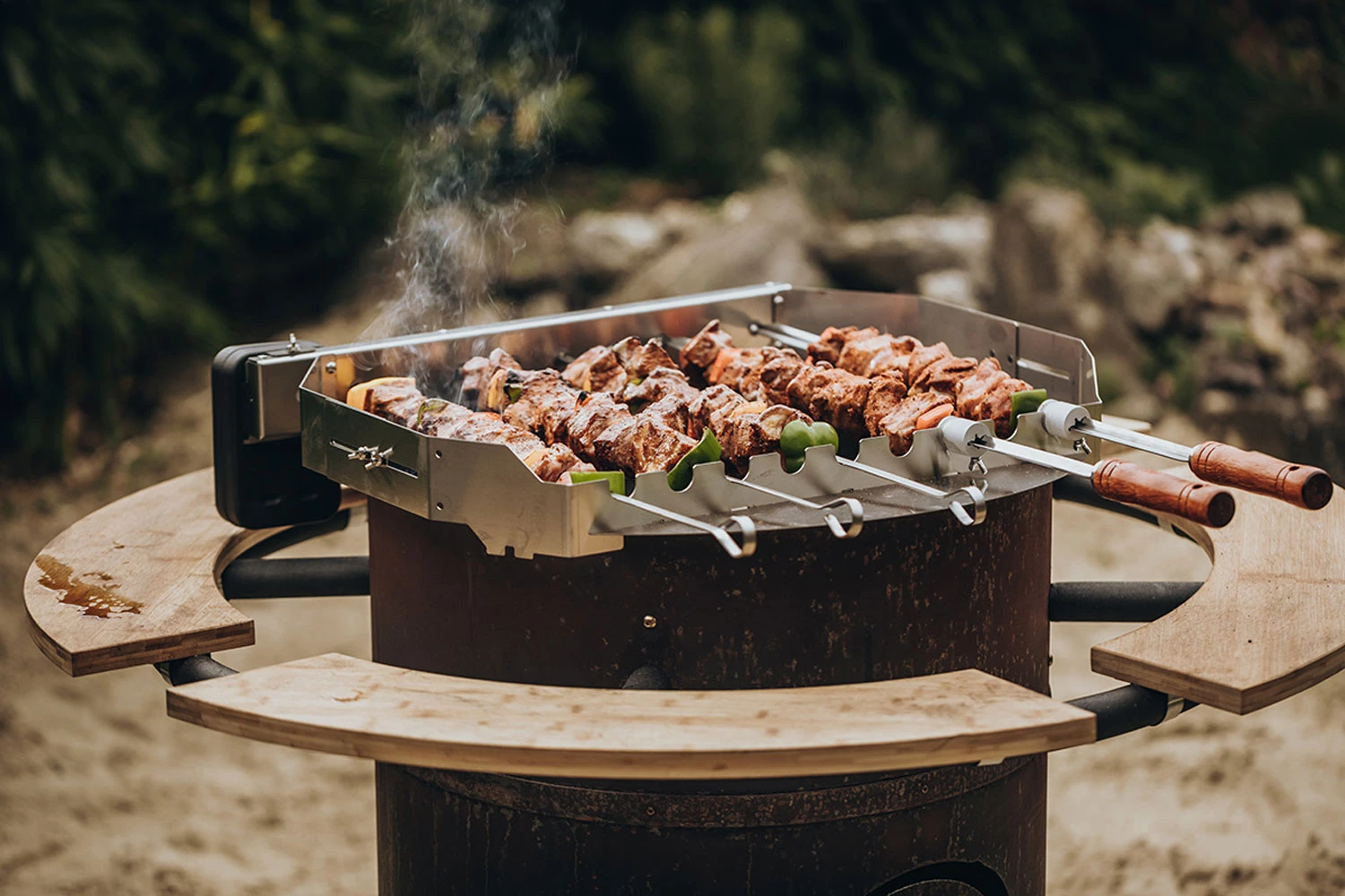 Moesta Turnado – Elektrischer Spießdreher Mit Batterie – Für 57 Cm + 60 Cm Kugelgrills 1 Moesta Turnado – Elektrischer Spießdreher Mit Batterie – Für 57 Cm + 60 Cm Kugelgrills