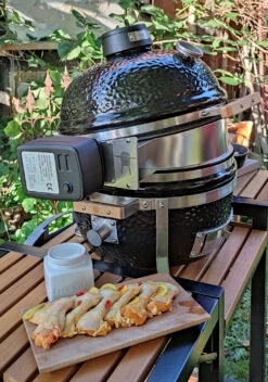 Monolith ICON / Junior Rotisserie / Drehspieß Set -Rosle Grills Geschaft Monolith Rotisserie ICON montiert Motor