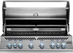 Napoleon 700-Series 44" BIG44 Edelstahl Einbaugrill Inkl. Drehspieß - Modell 2023 -Rosle Grills Geschaft Napoleon Einbaugrill BIG44 Warmhalterost hinten