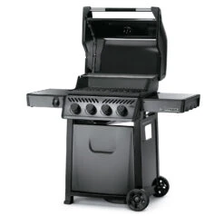 Napoleon Freestyle 425 Gasgrill, Graphit - Modell 2023 - X-DEAL Inkl. Abdeckhaube Und Gussplatte 19 Napoleon Freestyle 425 Gasgrill, Graphit - Modell 2023 - X-DEAL Inkl. Abdeckhaube Und Gussplatte -Rosle Grills Geschaft Napoleon Freestyle 425 graphit side Deckel offen