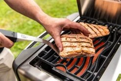 Napoleon Prestige 500 Edelstahl Gasgrill - Mit Safety Glow - X-DEAL Inkl. Grillthermometer, Schneidebrett Und Windschild Für SIZZLE ZONE -Rosle Grills Geschaft Napoleon Prestige Lifestyle Sizzle Zone 2