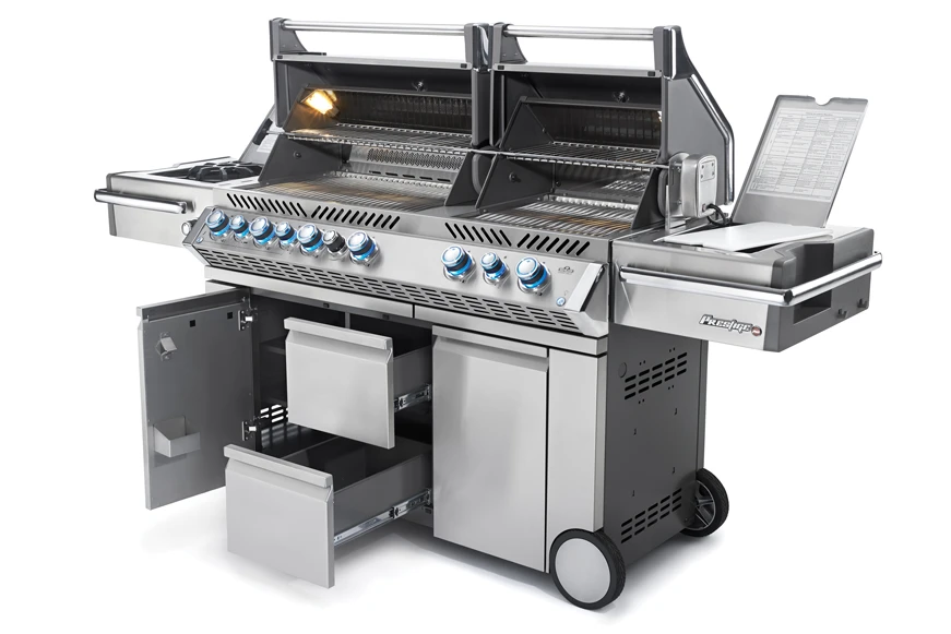 Napoleon Prestige Pro 825-3 Edelstahl Gasgrill Inkl. Drehspieß Und Bodenbeleuchtung - Modell 2023 - SMART Deal Inkl. Grillfürst Grill Control Mit Companion Device Und Einstichthermometer 7 Napoleon Prestige Pro 825-3 Edelstahl Gasgrill Inkl. Drehspieß Und Bodenbeleuchtung - Modell 2023 - SMART Deal Inkl. Grillfürst Grill Control Mit Companion Device Und Einstichthermometer – Bild 7
