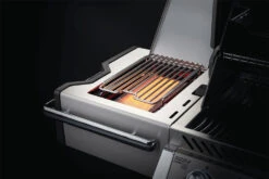 Napoleon Prestige Pro 500-3 Edelstahl Gasgrill, Erdgas Inkl. Drehspieß - Modell 2023 27 Napoleon Prestige Pro 500-3 Edelstahl Gasgrill, Erdgas Inkl. Drehspieß - Modell 2023 -Rosle Grills Geschaft Napoleon Prestige Pro Sizzle Zone Offen 7