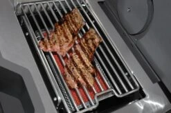Napoleon Prestige Pro 665-3 Edelstahl Gasgrill Inkl. Drehspieß - Modell 2023 -Rosle Grills Geschaft Napoleon Prestige Pro Sizzle Zone Steaks 1