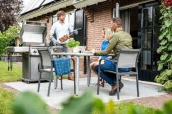 Napoleon Rogue SE 425 Edelstahl Gasgrill Mit Sizzle Zone Und Heckbrenner - Modell 2023 -Rosle Grills Geschaft Napoleon Rogue SE 425 Gasgrill Edelstahl Lifestyle
