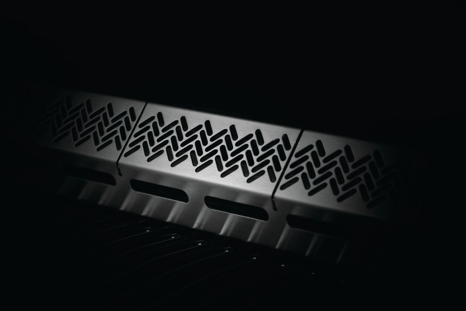 Napoleon Rogue SE 525 Gasgrill, Schwarz Mit Gussrosten, Sizzle Zone Und Heckbrenner - Modell 2023 10 Napoleon Rogue SE 525 Gasgrill, Schwarz Mit Gussrosten, Sizzle Zone Und Heckbrenner - Modell 2023 – Bild 10