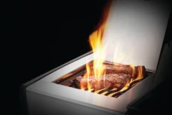 Napoleon Rogue XT 425 Edelstahl Gasgrill Mit Sizzle Zone - Modell 2023 -Rosle Grills Geschaft Napoleon Rogue XT Sizzle Zone Edelstahl mit Steaks