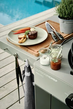 Outdoorchef Gas Kugelgrill Arosa 570 G Evo Grey Steel -Rosle Grills Geschaft Outdoorchef Arosa 570G EVO grey steel Detail Besteckhalter