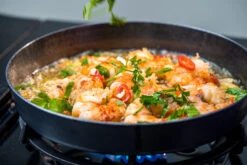 Outdoorchef Carbonstahl Pfanne Ø 28 Cm -Rosle Grills Geschaft Outdoorchef Carbonstahl Pfanne 28cm Anwendung