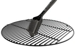 Outdoorchef Grillbürste Mit Nylonborsten Groß, 44,5 Cm -Rosle Grills Geschaft Outdoorchef Grillbuerste Nylonborsten gross Anwendung02