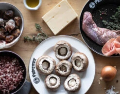 Petromax Emaille Teller / Ø22 Cm / Weiß, 2 Stück -Rosle Grills Geschaft Petromax Emaille Teller 22cm weiss Lifestyle02