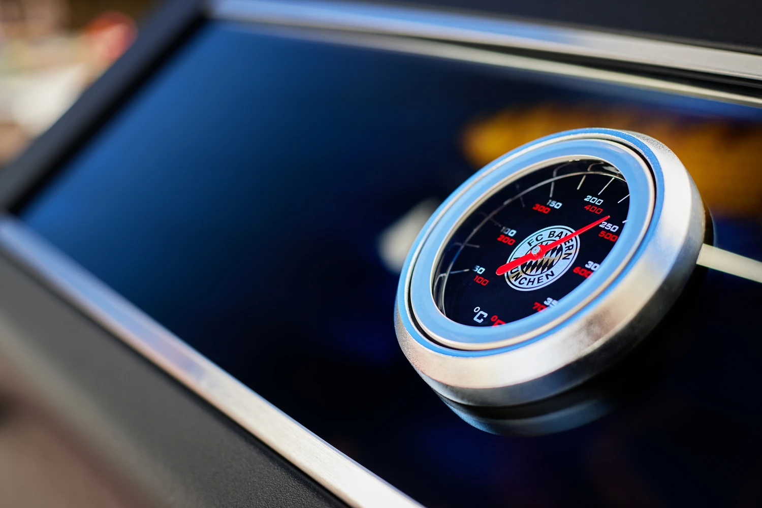 Rösle Videro G4-S VARIO+ Schwarz Gasgrill - FC Bayern Edition 12 Rösle Videro G4-S VARIO+ Schwarz Gasgrill - FC Bayern Edition – Bild 12