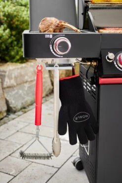 Rösle Videro G2-S VARIO+ Schwarz Gasgrill - FC Bayern Edition -Rosle Grills Geschaft Roesle FC Bayern Videro Grill Prime Zone Besteckhaken 1